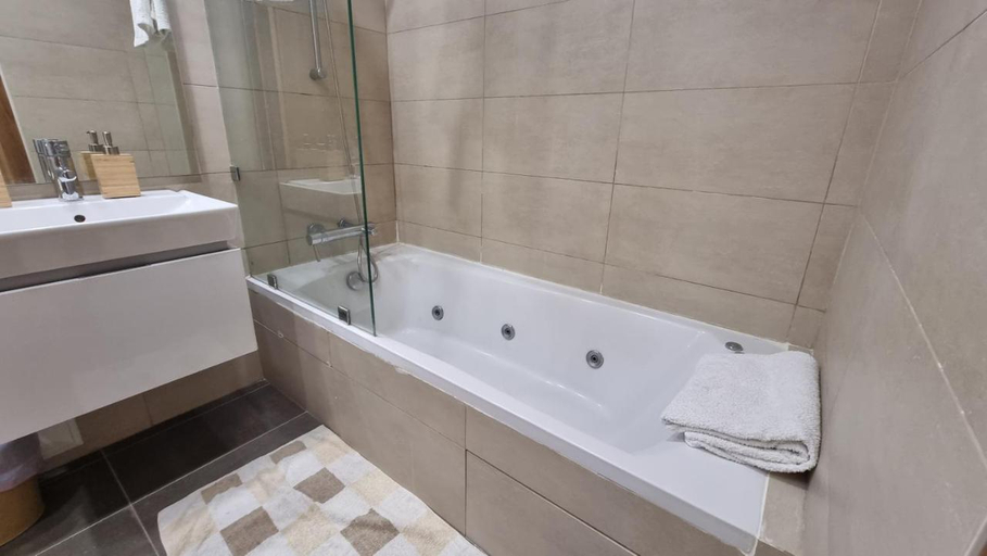 Bathroom 4, Anfa Place, Casablanca