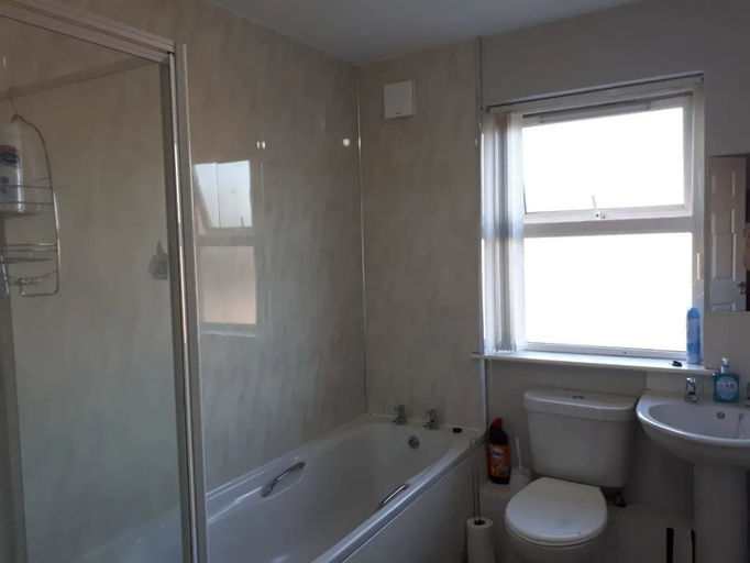 Bathroom 3, Edenderry Guest House, Belfast