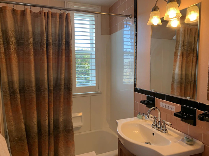 Bathroom 3, Vineyard Harbor Motel, Dukes