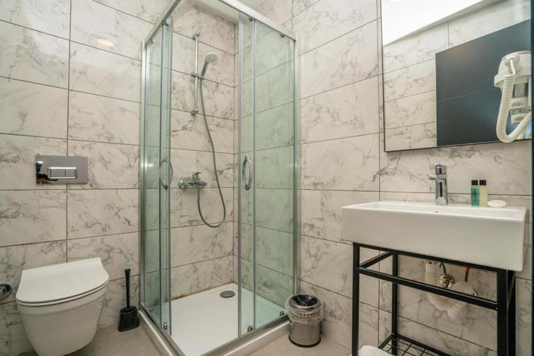 Bathroom 5, Kensington Green Marmaris, Marmaris