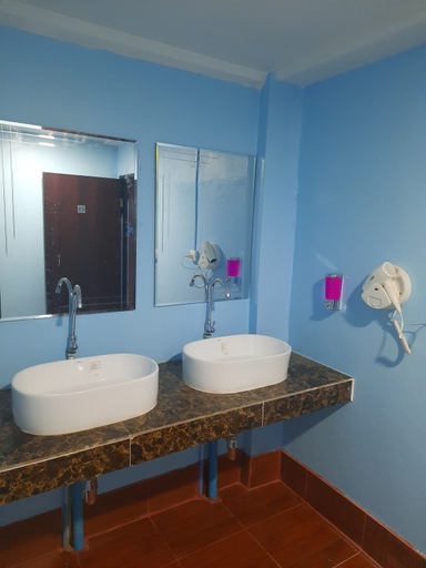 Bathroom 2, RD Hostel & Restaurant, Pattaya