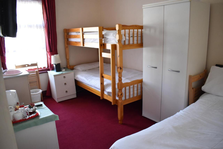 Bedroom 5, Lyndhurst Hotel, Blackpool