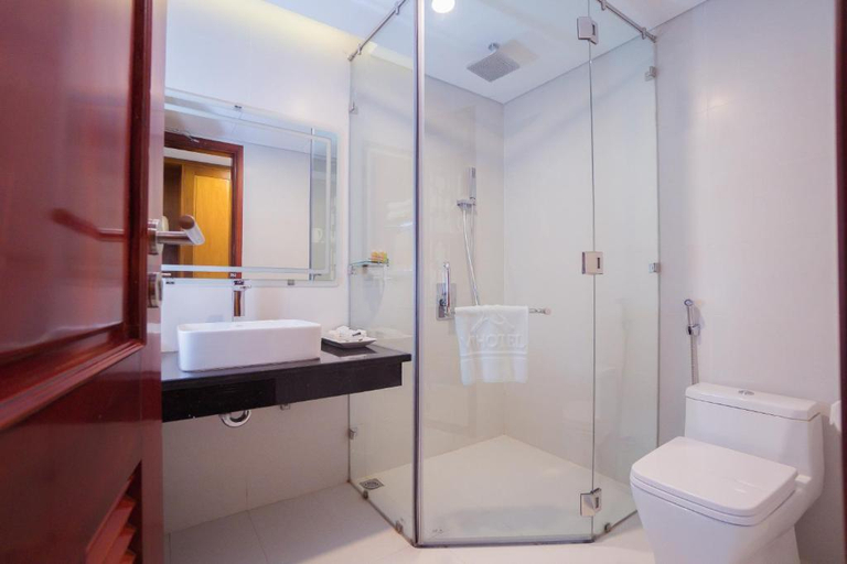 Bathroom 4, Vinh Hoang Hotel, Đồng Hới