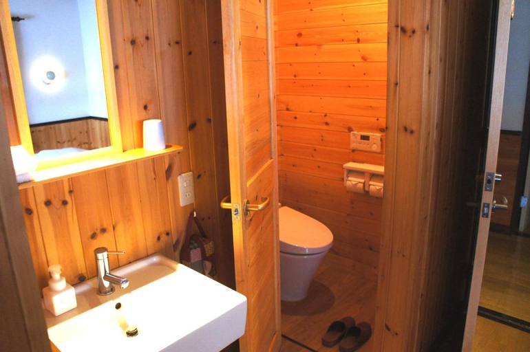 Bathroom 3, Ringo Lodge Hakuba, Hakuba