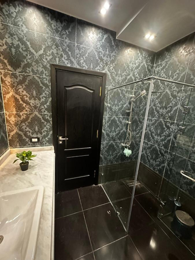 Bathroom 2, Elite One Bedroom Apartments , Budapesti