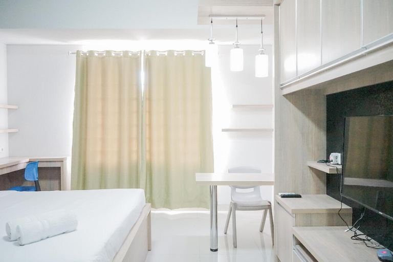 Bedroom 5, Comfy Studio at Trimezia Beverly Apt By Travelio, Tangerang