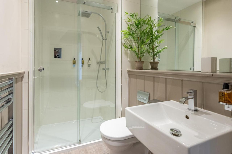 Bathroom 4, No1. Apartments Edinburgh - George IV Bridge, Edinburgh