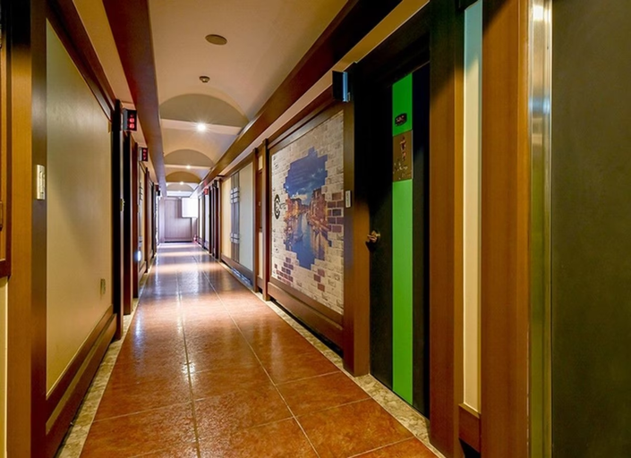 Others 5, CC Motel, Jung