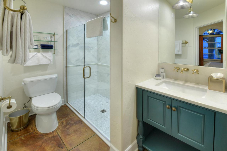 Bathroom 4, The Armory Park Inn, Pima