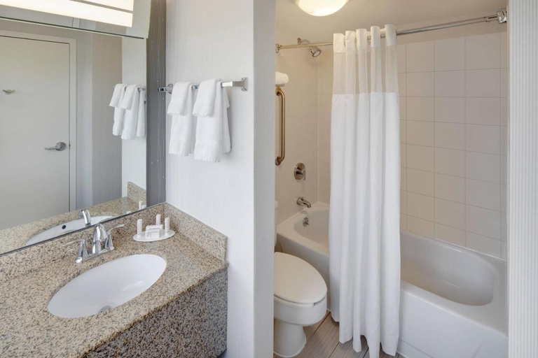Bathroom 5, Courtyard by Marriott Austin-University Area, Travis