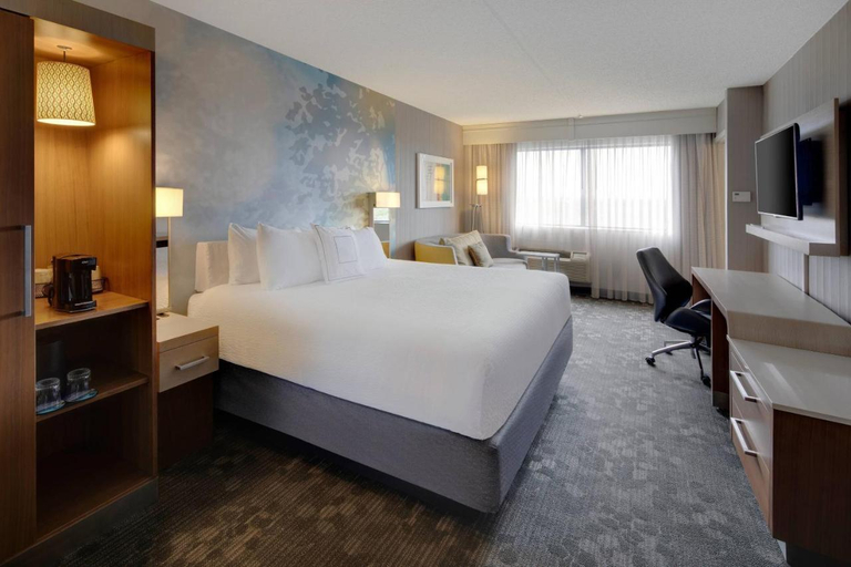 Bedroom 4, Courtyard by Marriott Austin-University Area, Travis