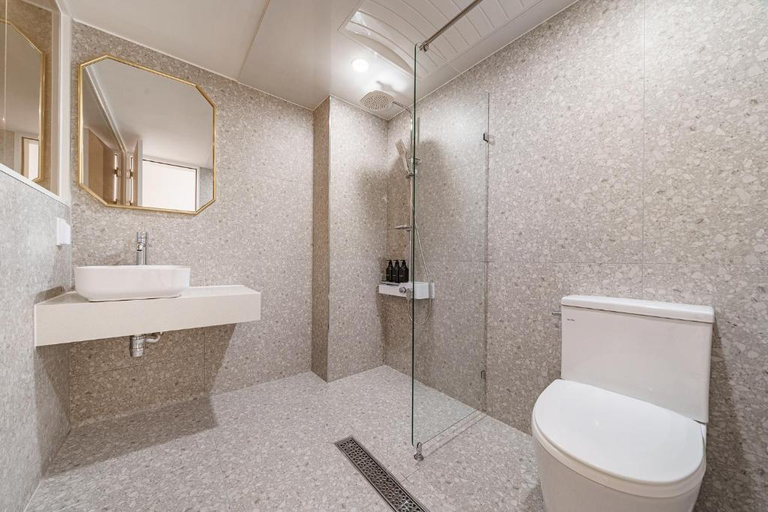 Bathroom 2, Hotel Seven Step, Siheung