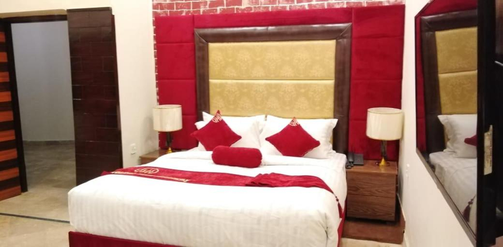 Bedroom 4, Hotel The Holiday, Lahore
