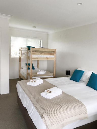 Bedroom 4, Thirroul Beach Motel, Wollongong - Inner