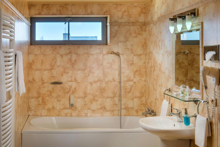 Bathroom 4, Oya, Praha 4