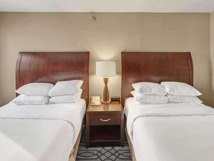 Bedroom 3, DoubleTree by Hilton Hotel St. Paul Downtown, Ramsey