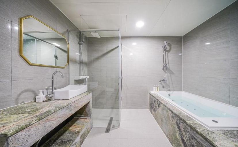 Bathroom 3, The Stone Bridge Hotel Dongnae, Dongnae
