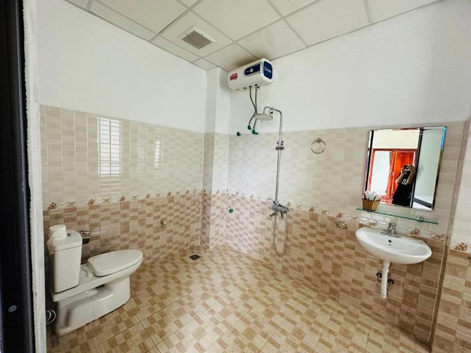 Bathroom 4, Khach san So Oanh, Trùng Khánh