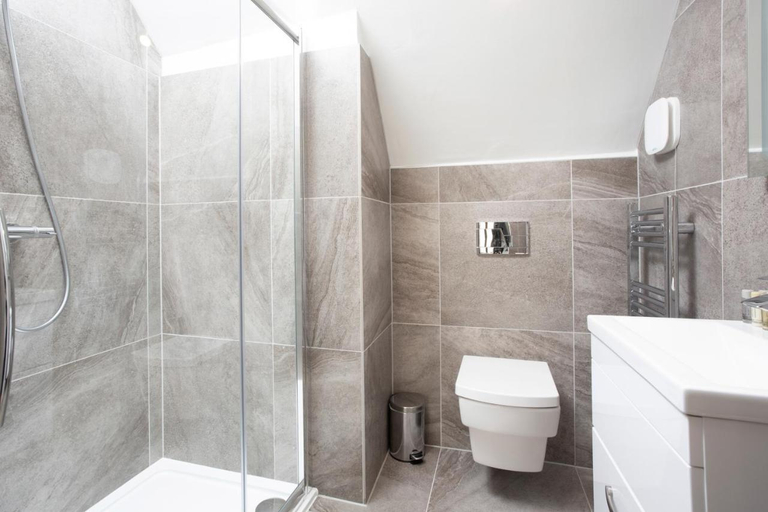 Bathroom 3, Leggetts Lane, Kent