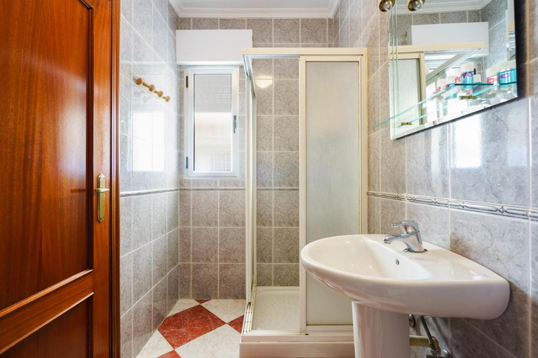 Bathroom 3, Pension Hidalgo 1, Sevilla