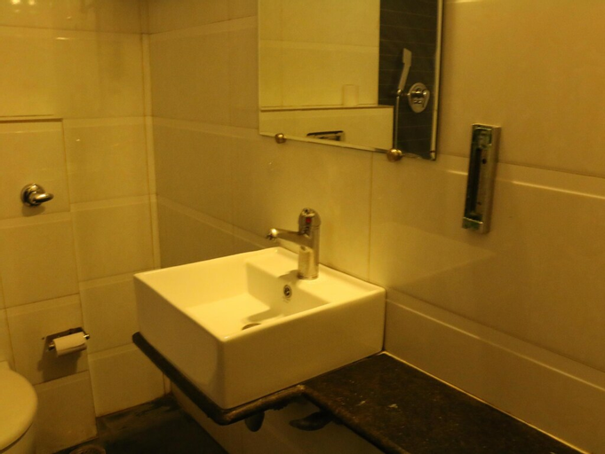 Bedroom 4, Hotel Delhi Airport Plaza, West