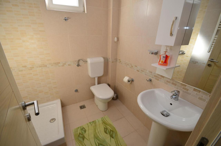 Bathroom 3, Muo Apartments