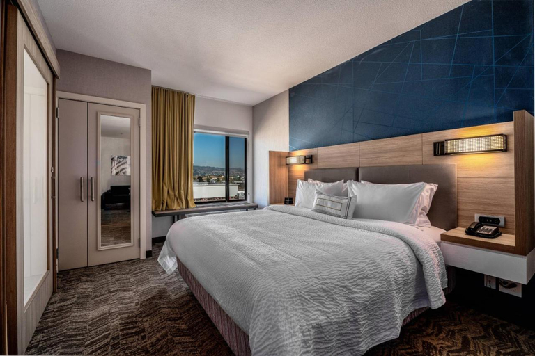 Bedroom 2, SpringHill Suites by Marriott Oakland Airport, Alameda