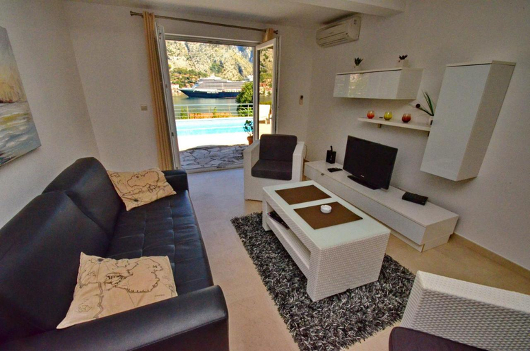 Others 5, Muo Apartments