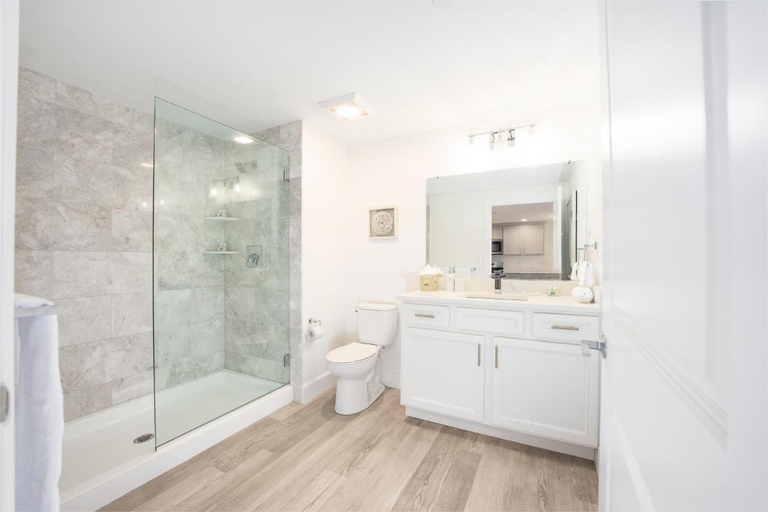 Bathroom 3, Thomas Sea Suites, Plymouth