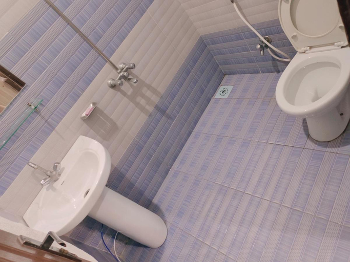 Bathroom, Hotel Park View, Lahore