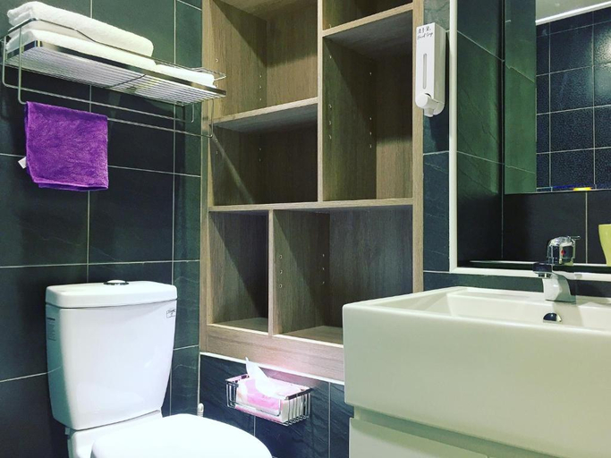 Bathroom 4, Sunset Tamsui, New Taipei City