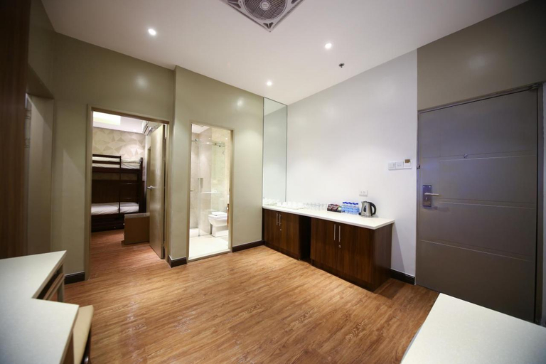 Others 5, Prime Hotel, Quezon City