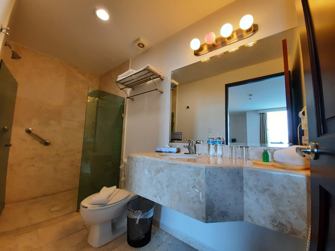 Bathroom 3, Ankara, San Luis Potosí