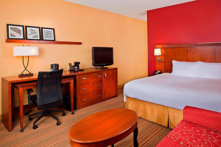 Bedroom 4, Courtyard by Marriott Orlando Airport, Orange