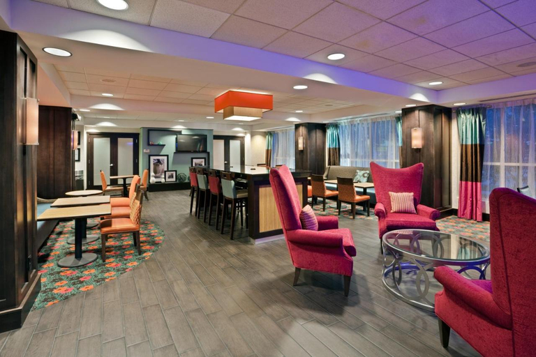 Food & Drinks 5, Hampton Inn Ithaca, Tompkins