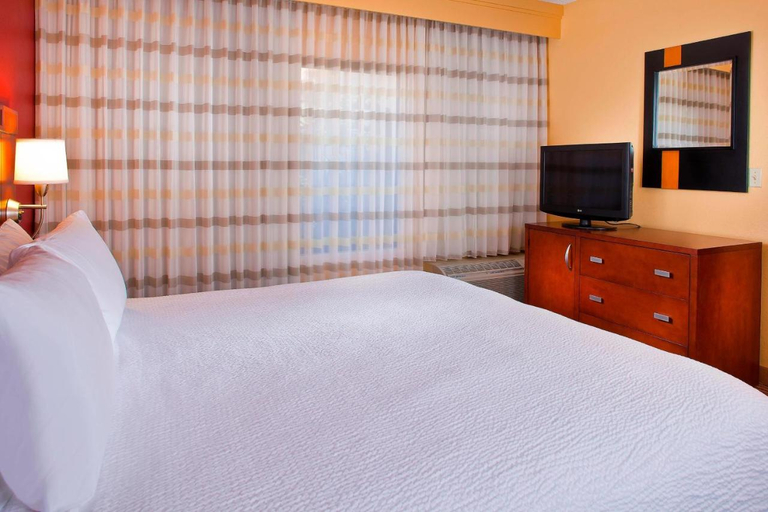 Bedroom 4, Courtyard by Marriott Orlando Airport, Orange