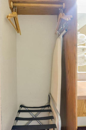 Bedroom 5, GuestHouse Fife, Pierce