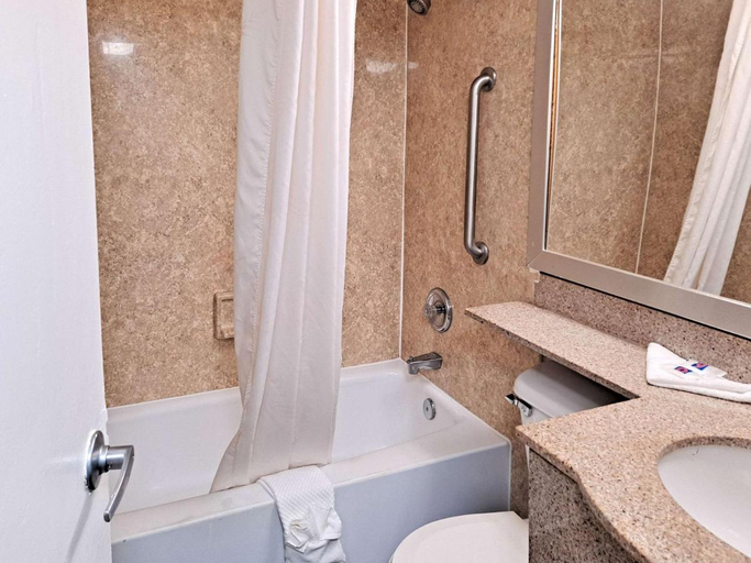 Bathroom 4, Studio 6 Suites Catonsville, Md – Baltimore West, Baltimore
