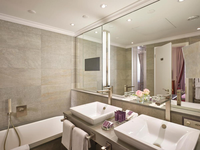 Bathroom 3, Hotel Schweizer Hof, Baden-Baden