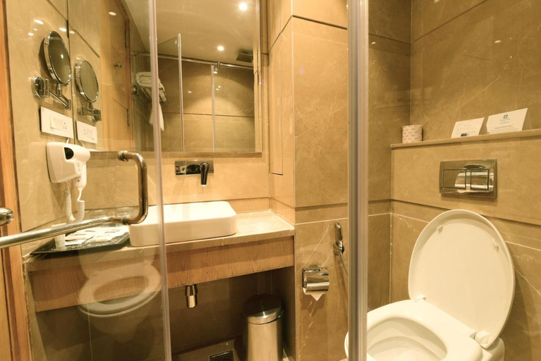 Bathroom 3, Surestay Hotel By Best Western Model Town Amritsar, Amritsar
