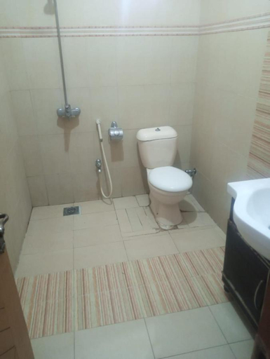 Bathroom 2, Four Season Guest House, Karachi
