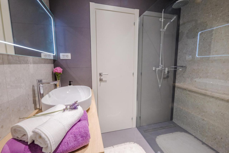 Bathroom 2, Dubrovnik airport - Moonlight rooms, Konavle