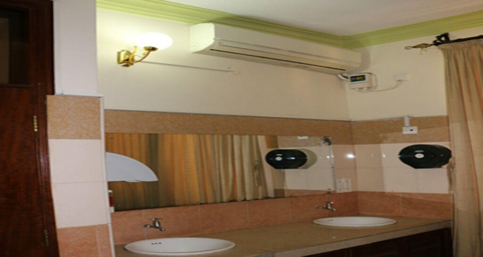 Bathroom, Jambo Paradise Hotel, Mvita