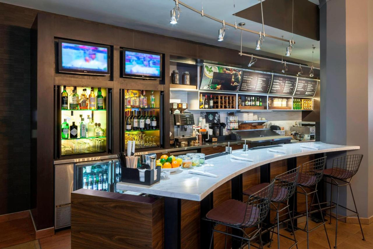Food & Drinks 5, Courtyard by Marriott Omaha Downtown, Douglas