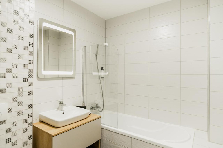 Bathroom, Skylark - Singapore Penthouse with Jacuzzi & Panoramic View, Brasov
