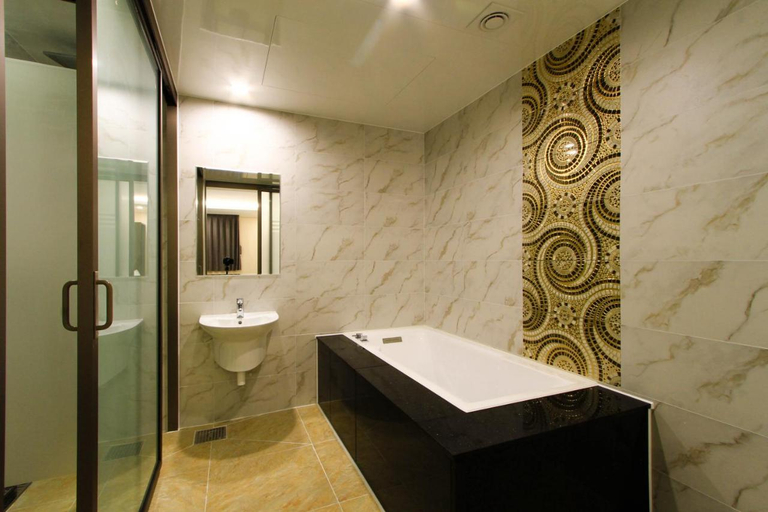 Bathroom, TheKing Hotel, Sóc Sơn
