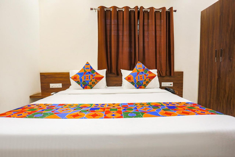 Bedroom 5, FabHotel Balaji Paradise - ALLEN Career Institute, Indore