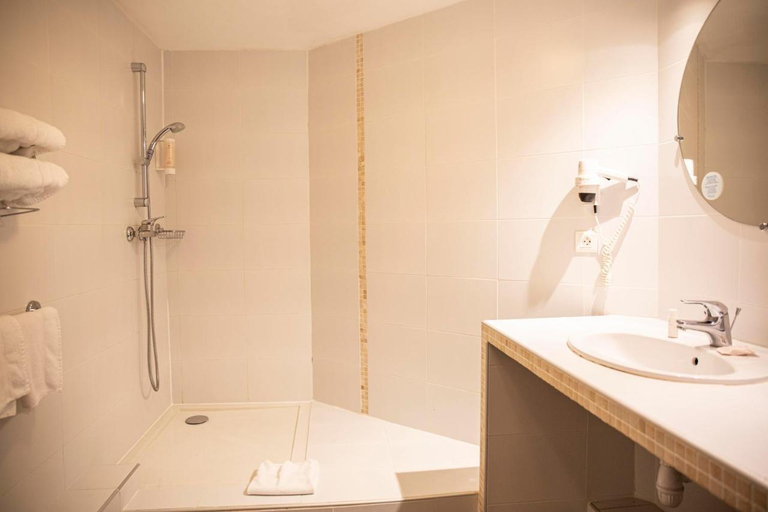 Bathroom 4, Hôtel Port Marine - Sète, Hérault
