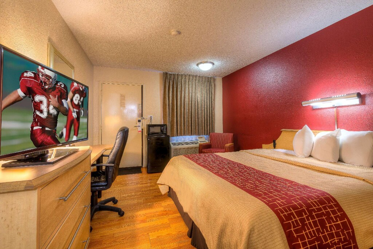 Bedroom 4, Red Roof Inn Tulsa, Tulsa