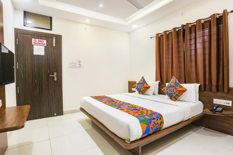Bedroom 5, FabHotel Balaji Paradise - ALLEN Career Institute, Indore